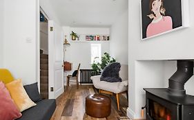 Central Georgian Townhouse With Free Parking